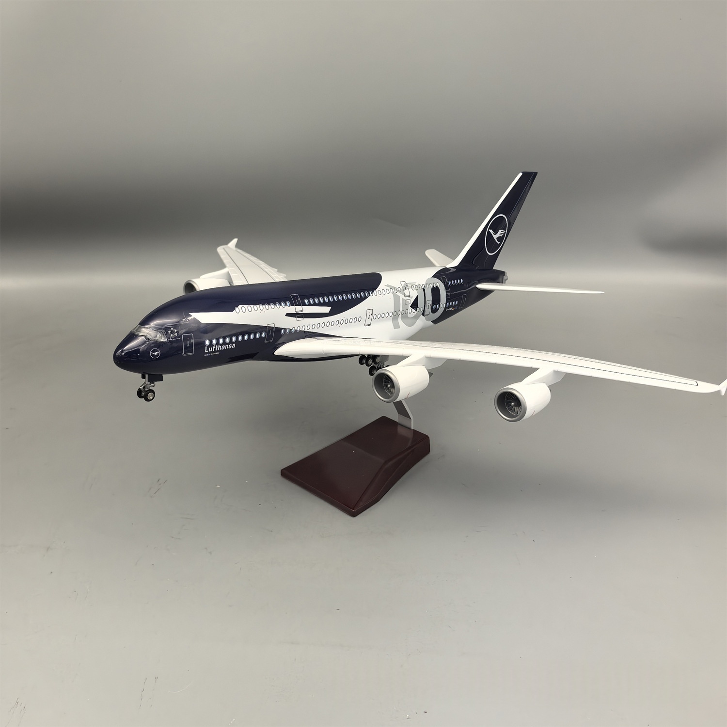 Nuevo Modelo de Avión de Resin - Model Kit Ixchel reseña y precio