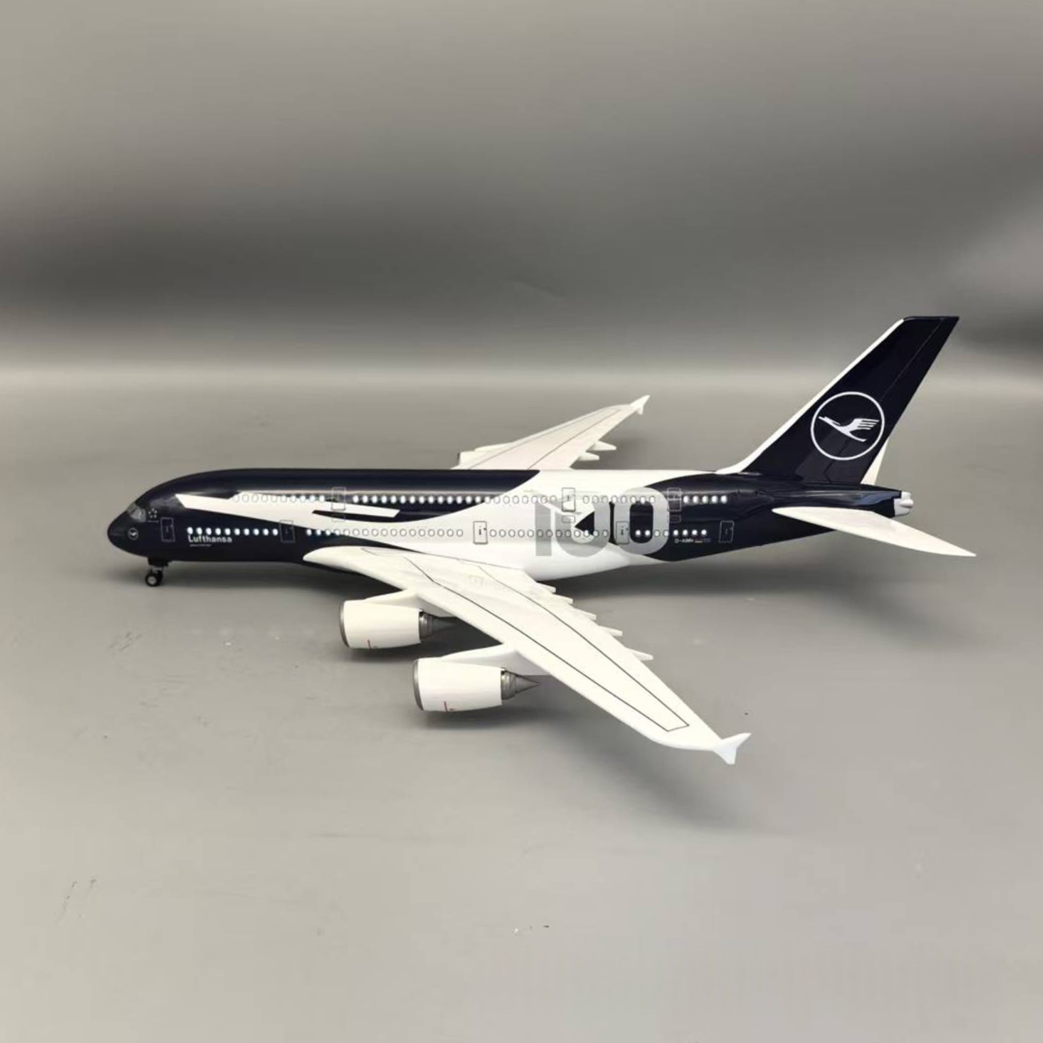 Nuevo Modelo de Avión de Resin - Model Kit Ixchel reseña y precio