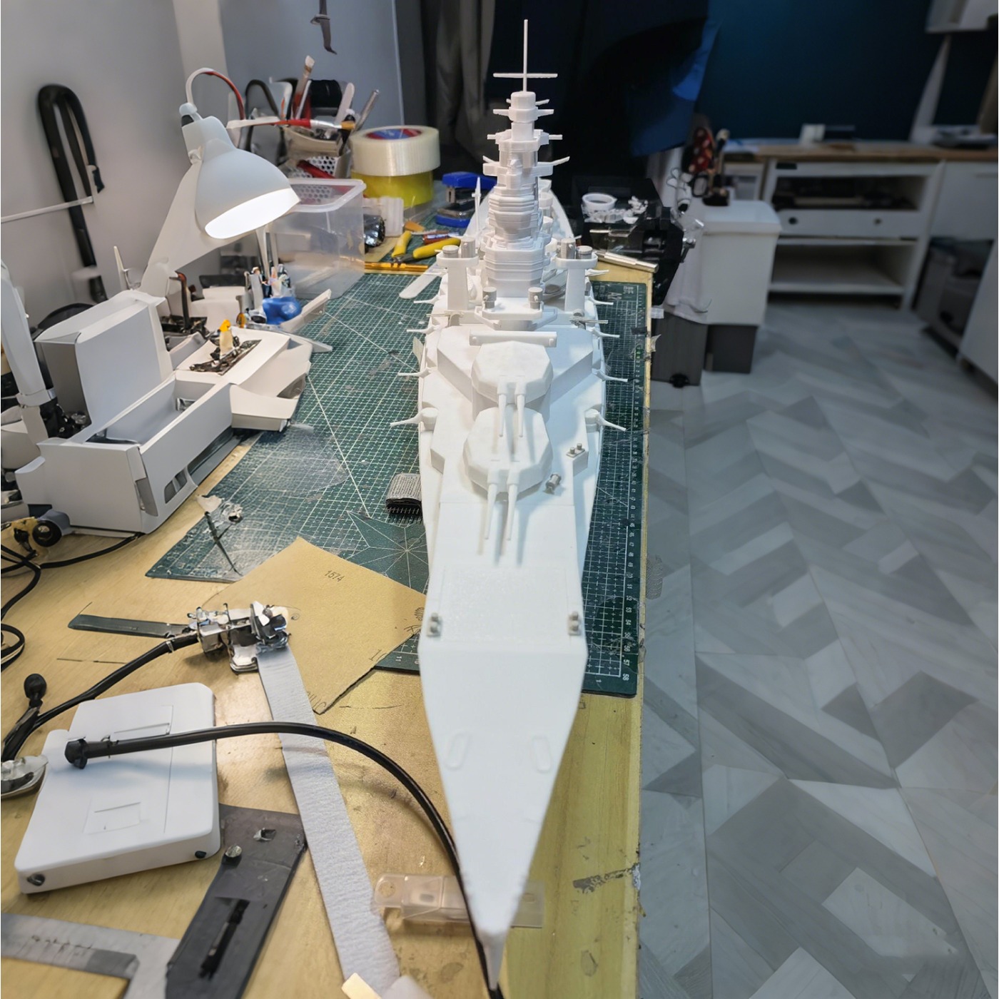 Barcos teledirigidos Kongo de  - Model Kit Lucario reseña y precio