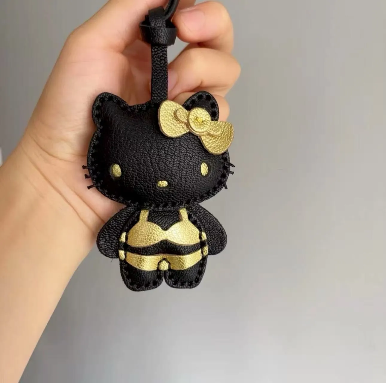 Llavero de cuero con diseño de - Model Kit Mobil reseña y precio